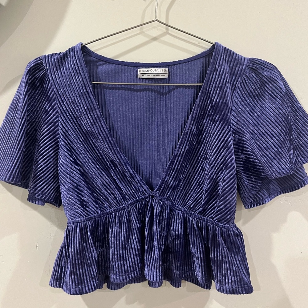 Like new!!! Urban outfitters cute velvet strip crop top, flare sleeves - Size XS
